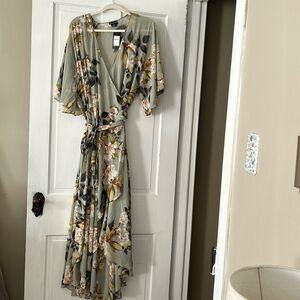 Beautiful NWT wrap dress. Size 24 but could be tied to fit a size 22